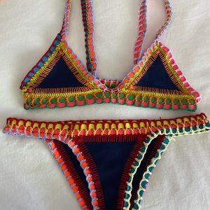 KIINI full bikini set in navy w/ multicolor!!!